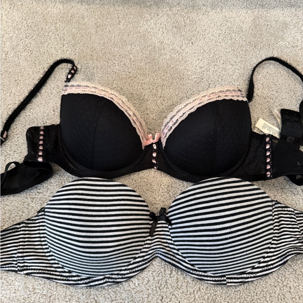 Bra duo one strapless the other pretty lace detail